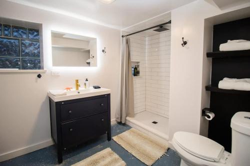 Ένα μπάνιο στο Chi-Town Hideout #B - Near Metra