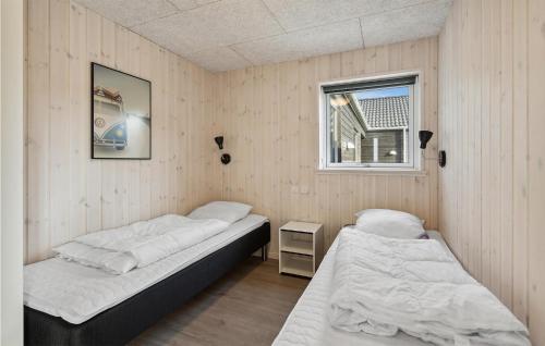 Ένα ή περισσότερα κρεβάτια σε δωμάτιο στο Awesome Home In Rømø With Sauna