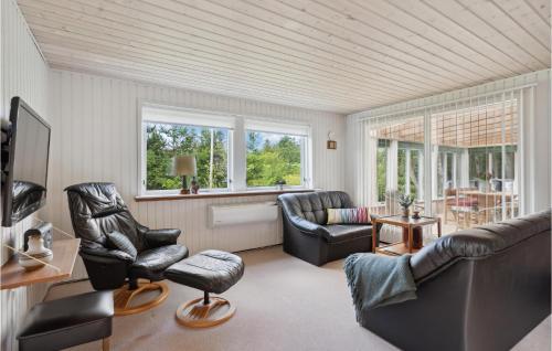 a living room with two chairs and a couch at Lovely Home In Hemmet With Wifi in Hemmet