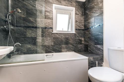 Ένα μπάνιο στο Stylish Modern Home, Southampton