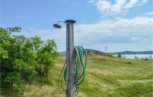 a pole with a green hose hooked up to it at 3 Bedroom Awesome Home In Mariefred in Mariefred