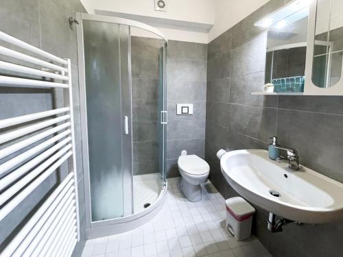 a bathroom with a shower and a sink and a toilet at Smart Residence Aviano in Aviano
