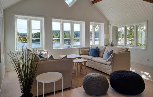 Χώρος καθιστικού στο Lovely Home In Stillingsön With Wifi