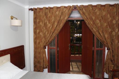 Ein Bett oder Betten in einem Zimmer der Unterkunft QASANA HOTEL Plaza Calca