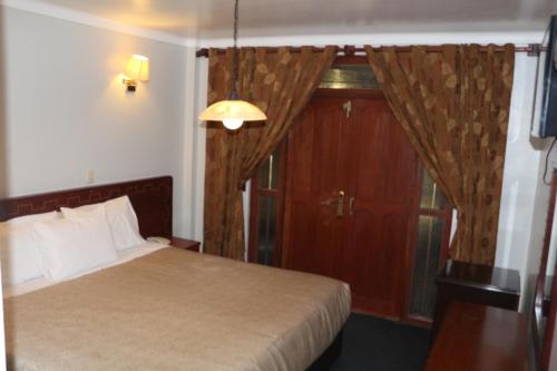 Ein Bett oder Betten in einem Zimmer der Unterkunft QASANA HOTEL Plaza Calca