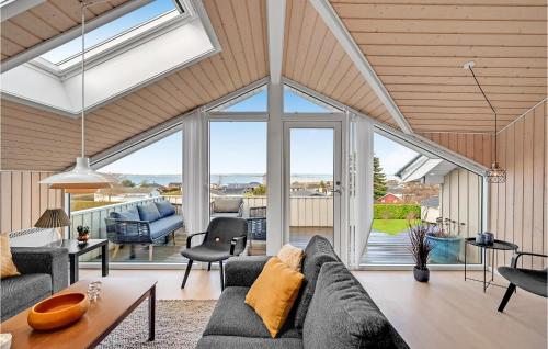 Ruang duduk di Amazing Home In Faaborg