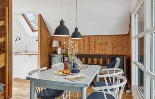 Kuchyň nebo kuchyňský kout v ubytování Nice Home In Nykøbing Sj With Wifi