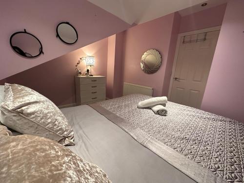 Katil atau katil-katil dalam bilik di Catalina View - 4 Bed Yorkshire Charm