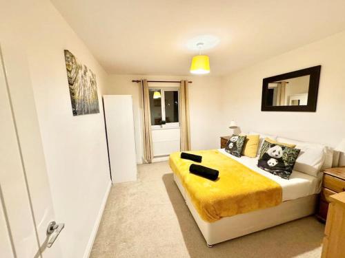 Voodi või voodid majutusasutuse Unique Stays Modern Evergreen House in Ashford Kent toas