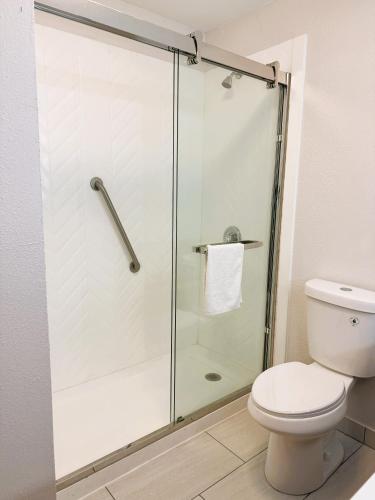 Ванная комната в Comfort Inn & Suites Sheboygan I-43
