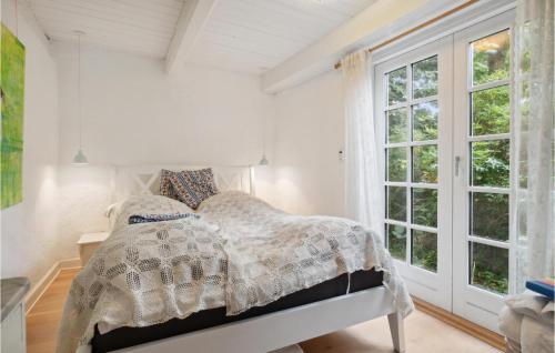 Una cama o camas en una habitación de 3 Bedroom Nice Home In Hundested