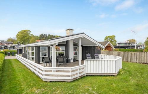 Κήπος έξω από το Holiday Home Buskvej Bjert Denmark