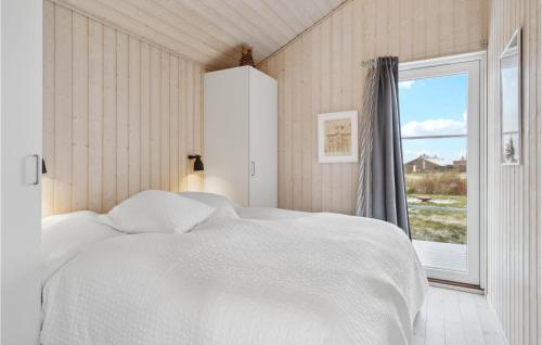 a bedroom with a white bed and a window at 3 Bedroom Cozy Home In Lundby in Lundby