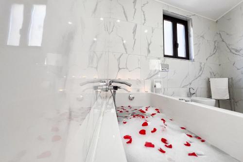 Martiry Suite Apartment photo 14
