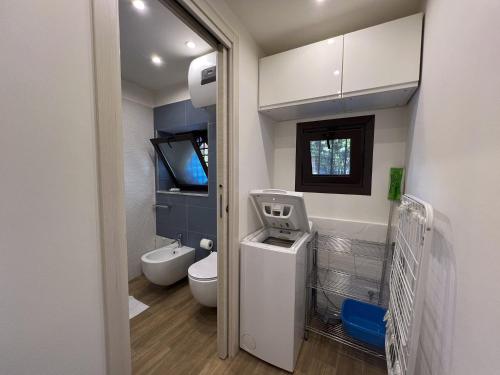 a small bathroom with a toilet and a television at SuiteCentralSolution in Catania
