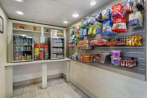 a grocery store aisle with food and drinks at Best Western Plus St. Simons in Saint Simons Island