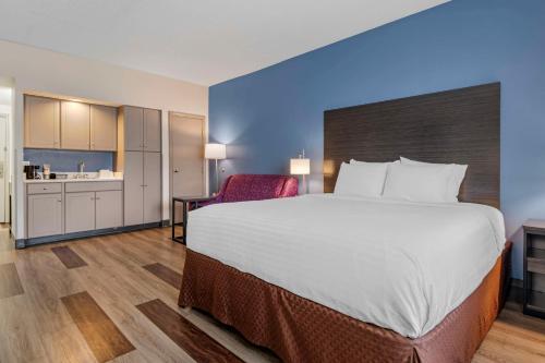 Letto o letti in una camera di Best Western Louisville Airport Expo