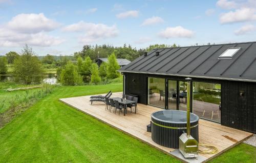 Κήπος έξω από το Gorgeous Home In Glesborg With Kitchen