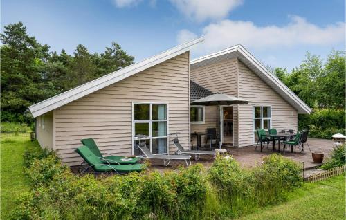 Κήπος έξω από το Stunning Home In Højby With Wifi