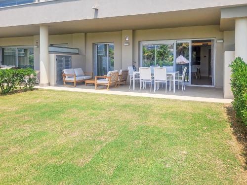 En have udenfor Luxury Apt in La Cala Golf with Terrace & Pool views