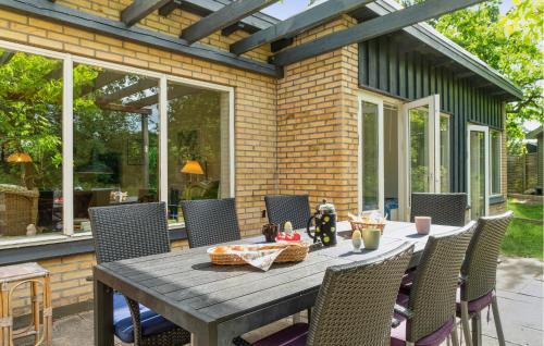 Patio nebo venkovní prostory v ubytování Pet Friendly Home In Glesborg With Wifi