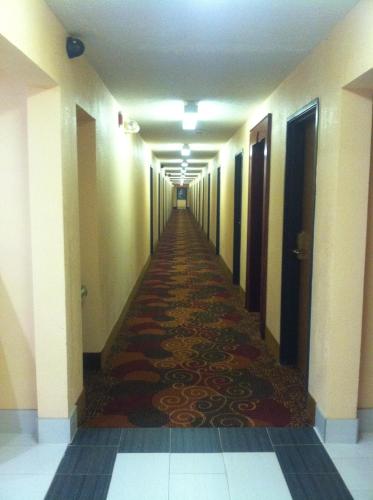 a hallway of a hospital with a long hallwayngth at Super 8 South by Wyndham in Bowling Green