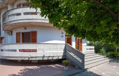 Το κτήριο όπου στεγάζεται  η παραθεριστική κατοικία