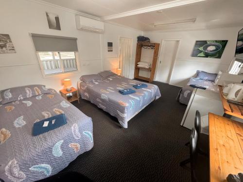 Postel nebo postele na pokoji v ubytování Injune Motel