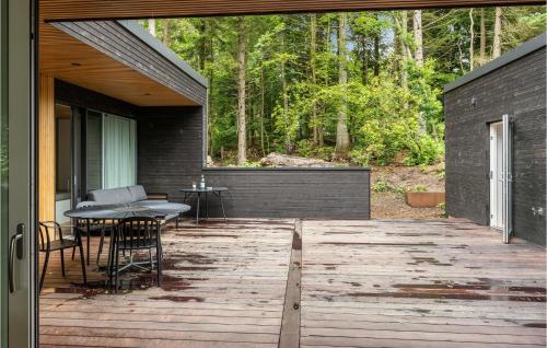 Gorgeous Home In Bryrup With Kitchenにあるバルコニーまたはテラス