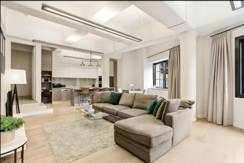 Istumisnurk majutusasutuses Renovated Warehouse Conversion in The Heart of Sydney