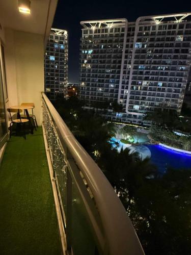a room with a view of a city at night at Oveecation Suites Positano Tower in Manila