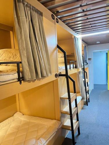 Letto o letti in una camera di Zhihexing Youth Hostel-知和行青年酒店