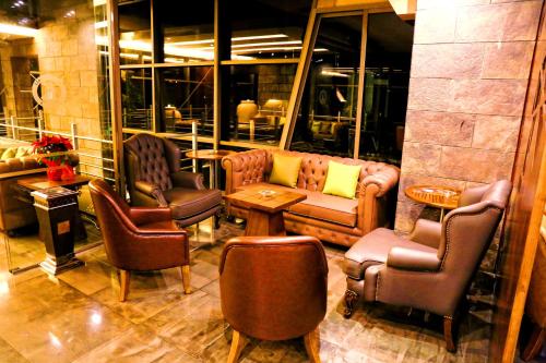 a lobby with chairs and a couch and a table at Layali Al Shams Hotel in ‘Anjar