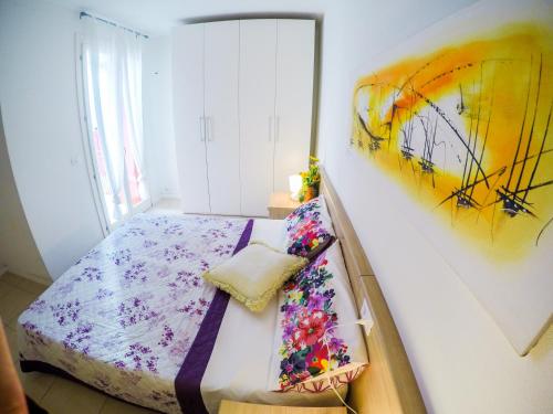Un pat sau paturi într-o cameră la Residence Al Mare - Agenzia Cocal