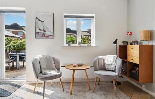 a living room with two chairs and a table at Holiday Home Horns Bjerge 4, L Blåvand Vi in Blåvand