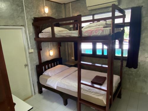 Una cama o camas en una habitación de Phutawan Pundao
