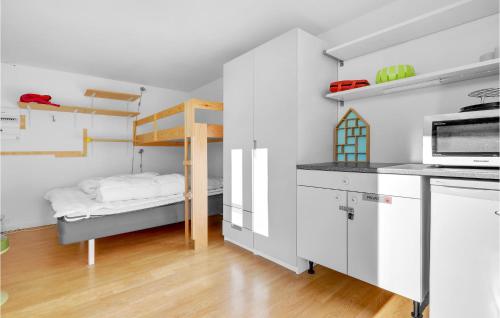 a small room with a bunk bed and a kitchen at Lovely Home In Allinge With Wifi in Allinge