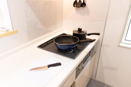 a pots and pans on a stove in a kitchen at 太宰府 月光の宿 MoonLight inn Free parking 4LDK一軒家 駐車場2台付き in Dazaifu