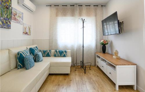 Et tv og/eller underholdning på 2 Bedroom Lovely Home In Málaga