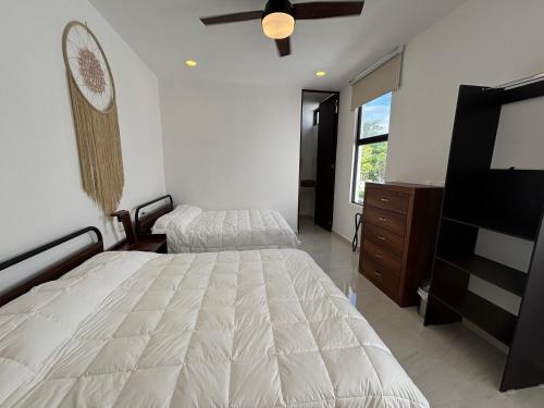 Katil atau katil-katil dalam bilik di Casa Oasis en Mérida