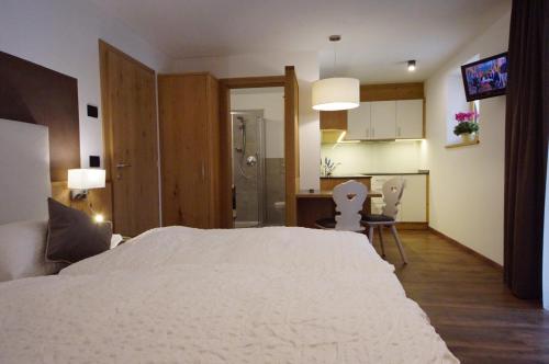 Φωτογραφία από το άλμπουμ του Chalet Apartments Ambria σε La Villa