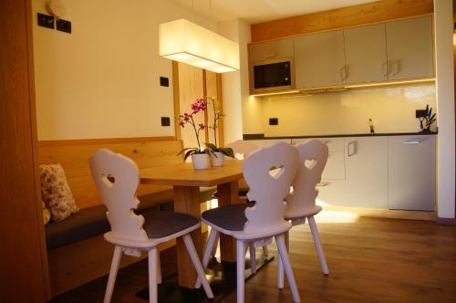 Φωτογραφία από το άλμπουμ του Chalet Apartments Ambria σε La Villa