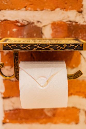 a white envelope hanging on a brick wall at Casa de hospedaje -La Abadía de San Pedro in Guadalajara