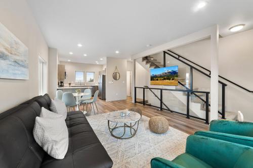 Posezení v ubytování Brand New Fully Updated Condo 908