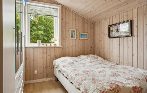 Una cama o camas en una habitación de 3 Bedroom Awesome Home In Børkop
