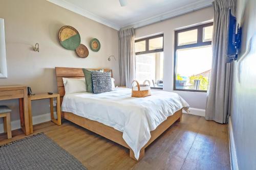 Ένα ή περισσότερα κρεβάτια σε δωμάτιο στο Modern self-catering apartment in a secure estate