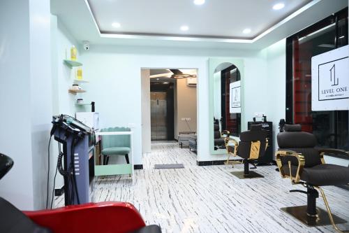 a hair salon with chairs and a mirror at The Infigo in Beherāpāt