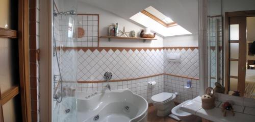 Koupelna v ubytování L'Abbaino