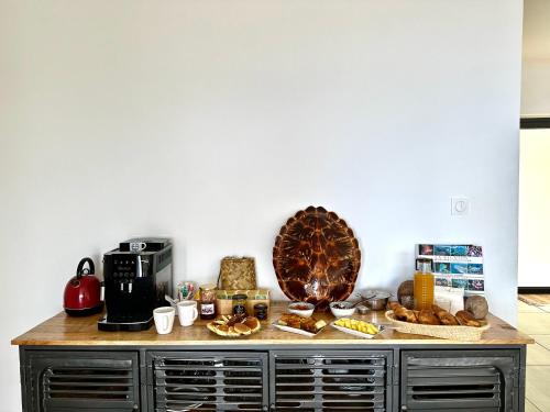 a table with bread and food on top of it at Villa Mahot in Petite Île