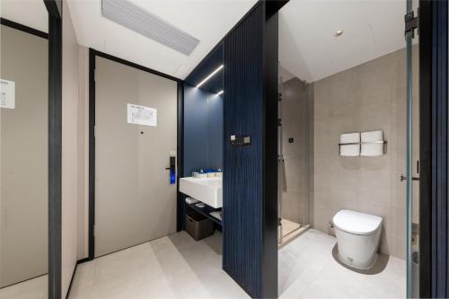 Salle de bains dans l'établissement Atour Light Hotel Guangzhou Taikoo Hui Zhengjia Plaza-Free shuttle bus to Canton Fair